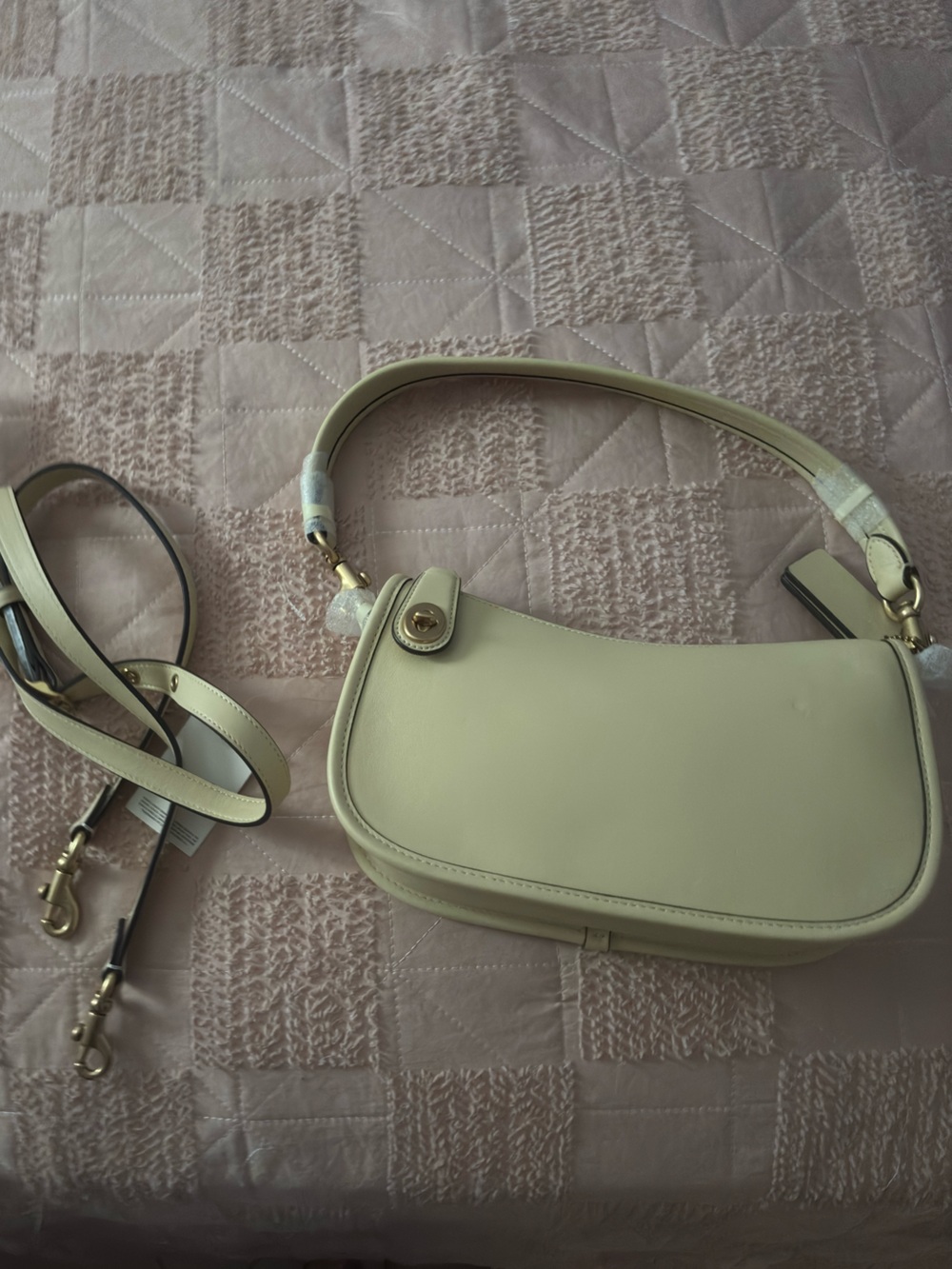Coach NWT swinger bag in color moonlight Cream yellow Shoulder Bag